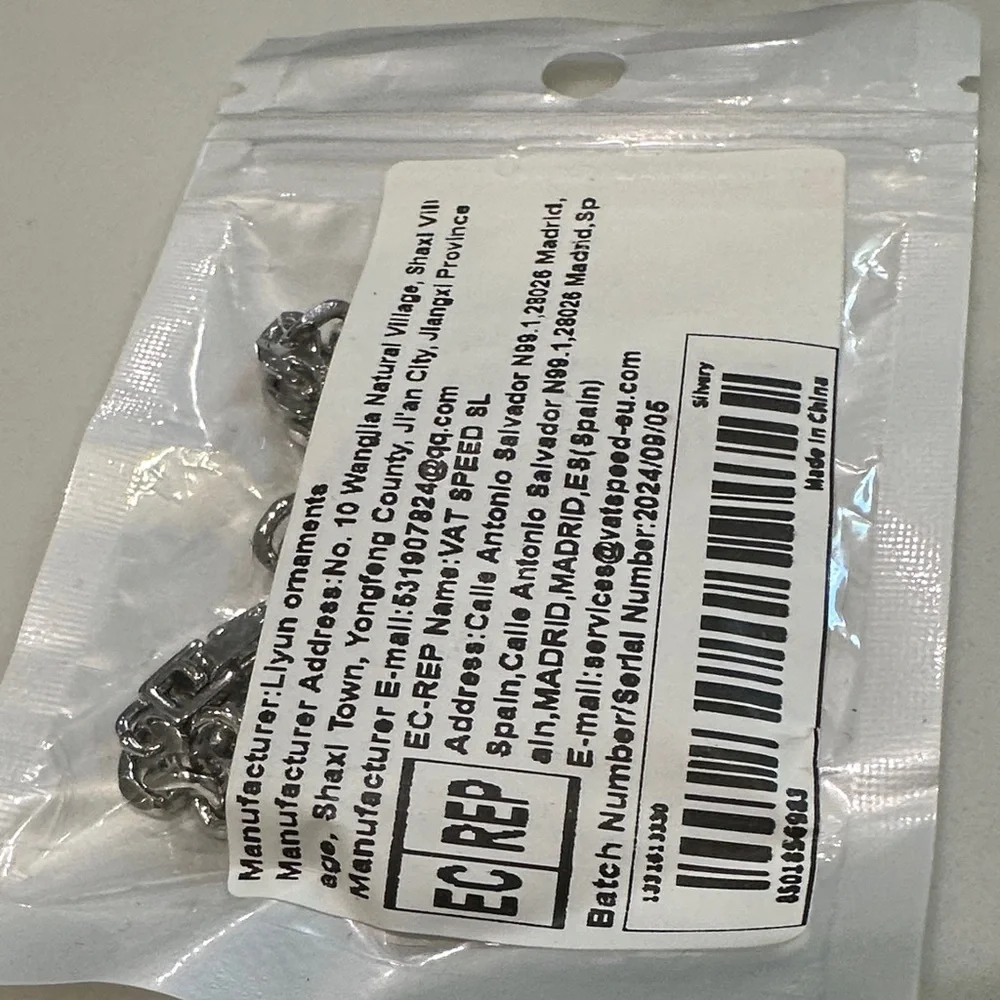 Elegant Silver Bracelet with Sparkling Accents - Picture 10 of 11